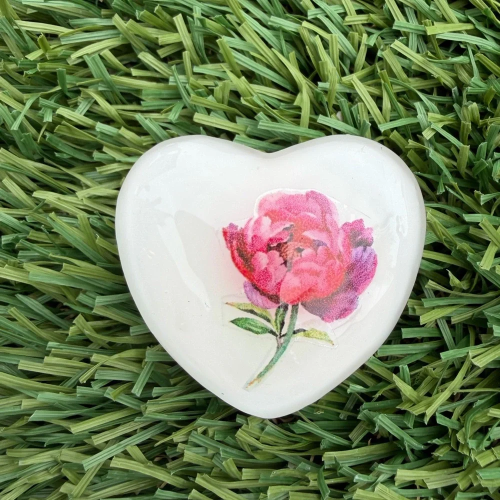 Heart-Shaped Phone Grip with Pink Rose Design